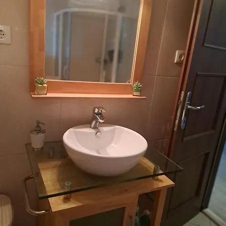 Antea アパート トロギール